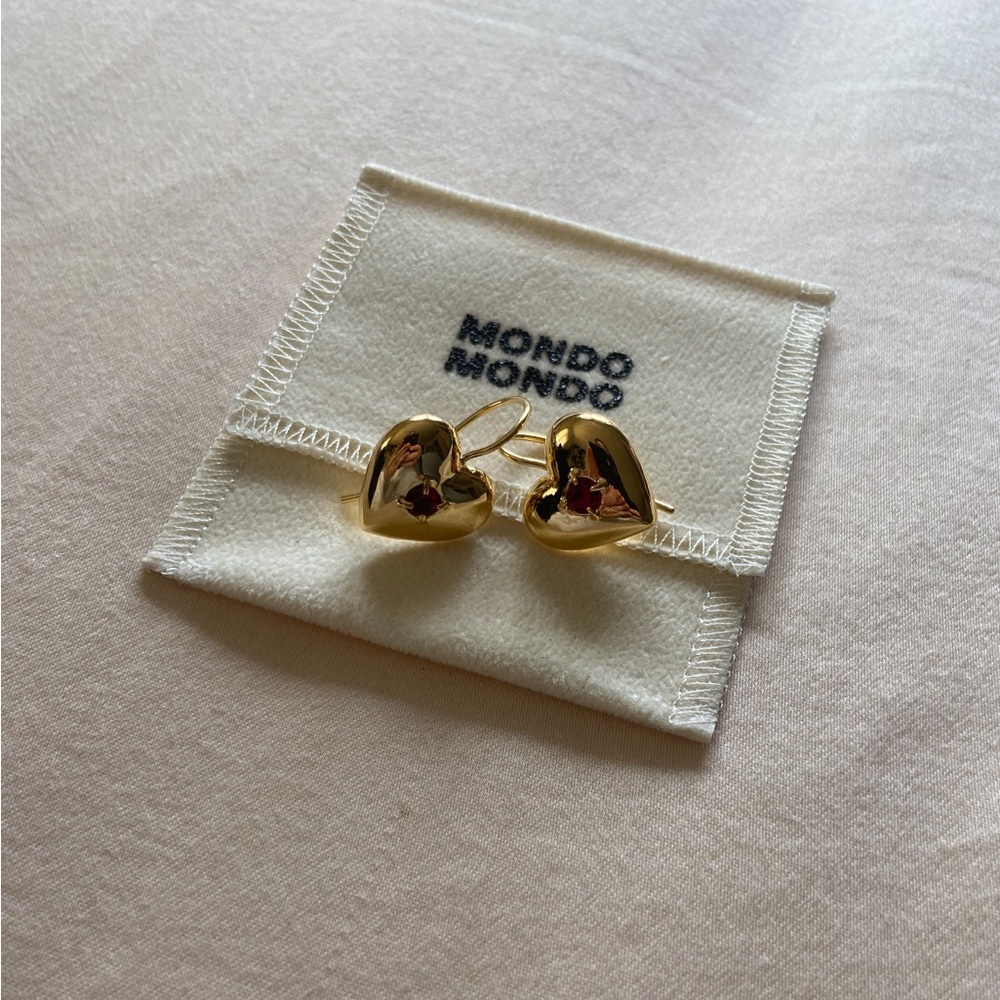 Lover Earrings in Gold - Picture 4 of 5
